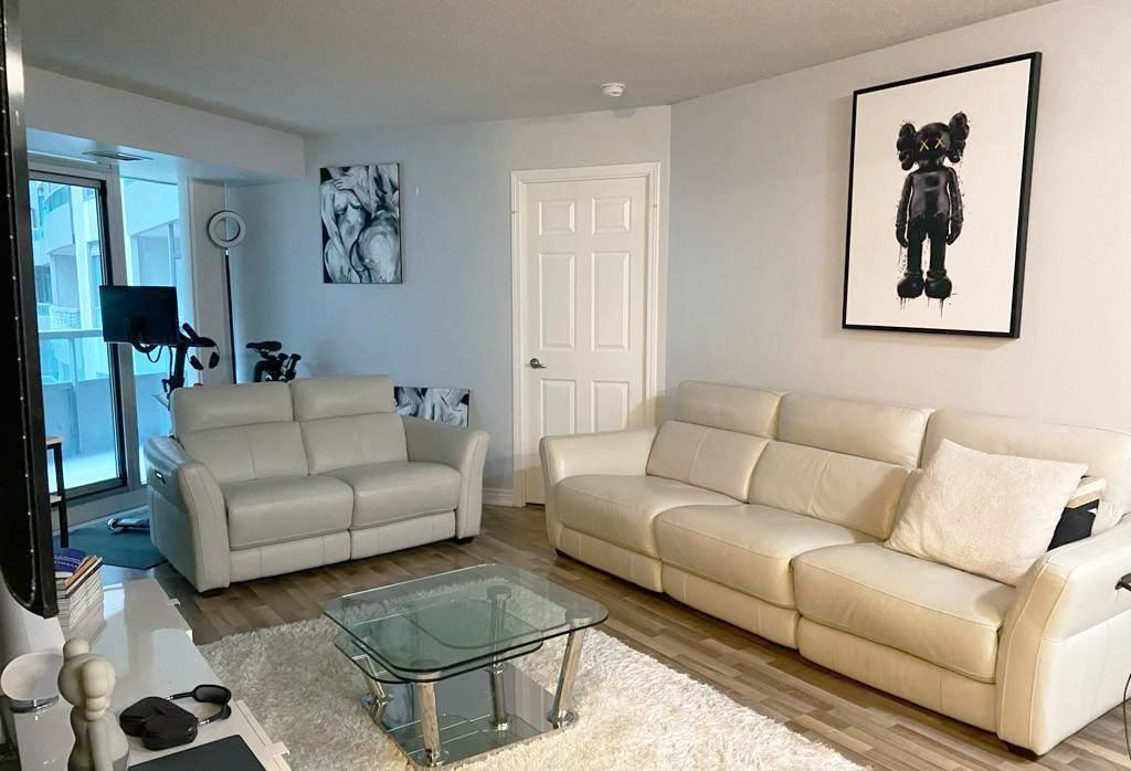 30 Grand Trunk Crescent #515 - Photo 3 of 9