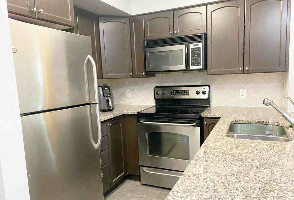 30 Grand Trunk Crescent #515 - Photo 4 of 9