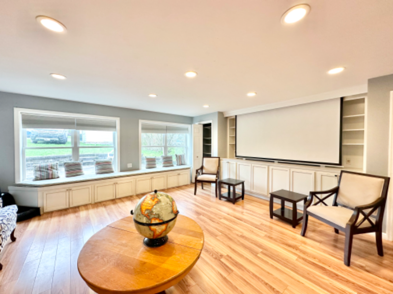 1146 Vine St - Photo 7 of 10