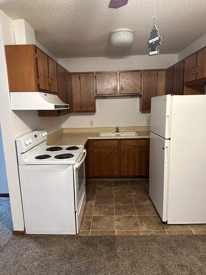 621 W 9th St #1 - Photo 2 of 6