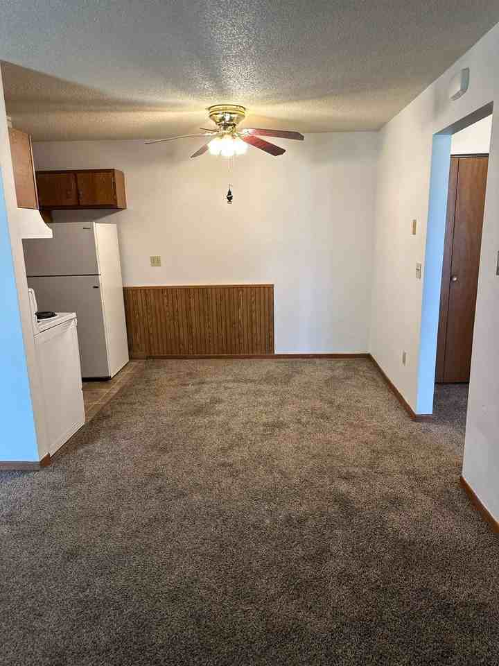 621 W 9th St #1 - Photo 3 of 6