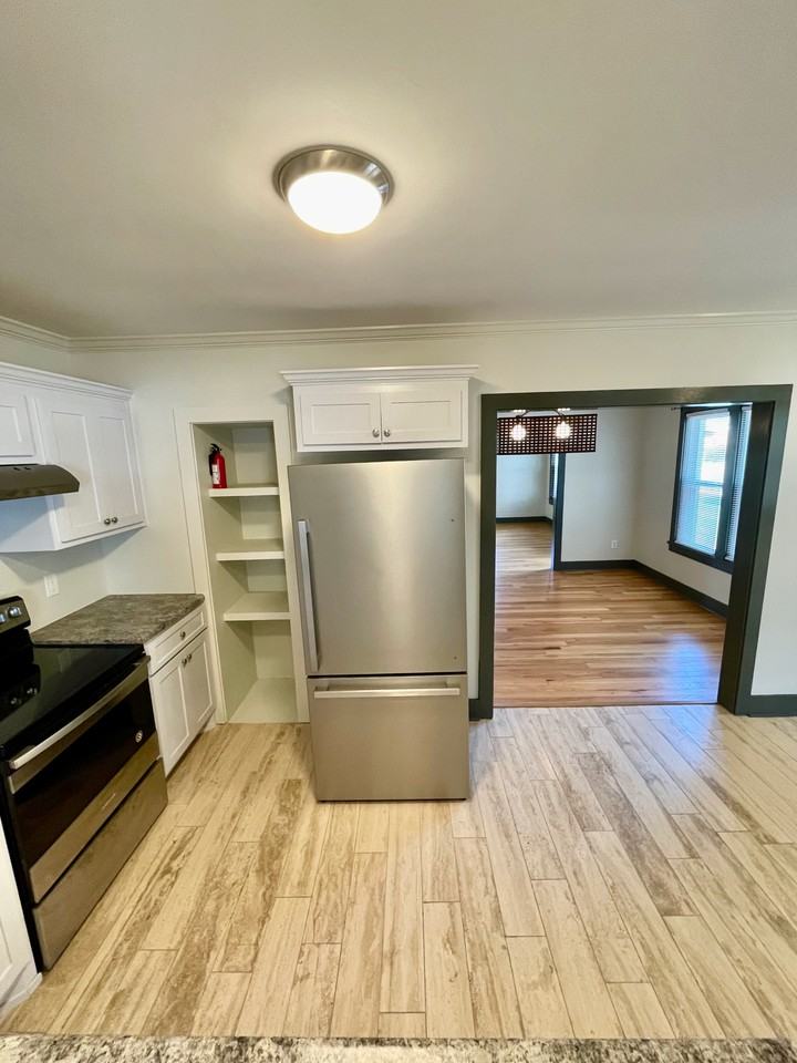 1155 W Jackson St #NA - Photo 3 of 19