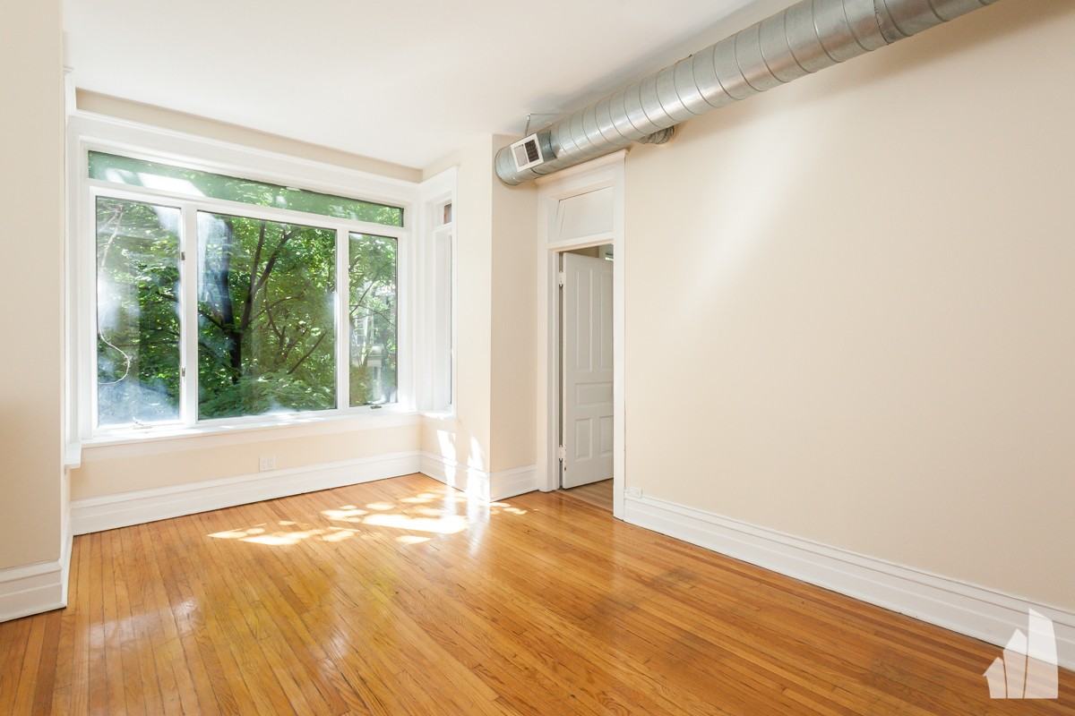 900 W Newport Ave #2 - Photo 3 of 19