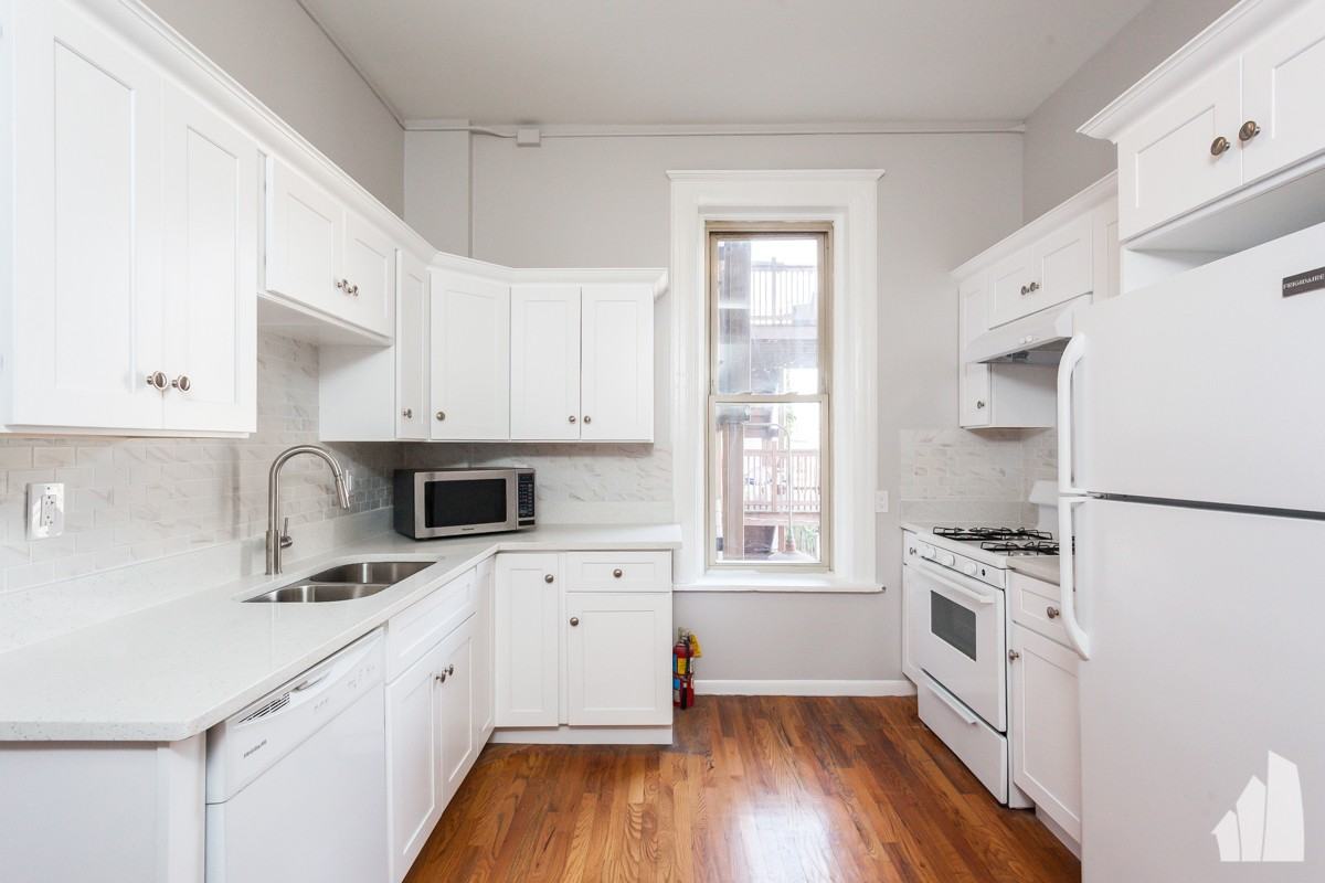 900 W Newport Ave #2 - Photo 5 of 19