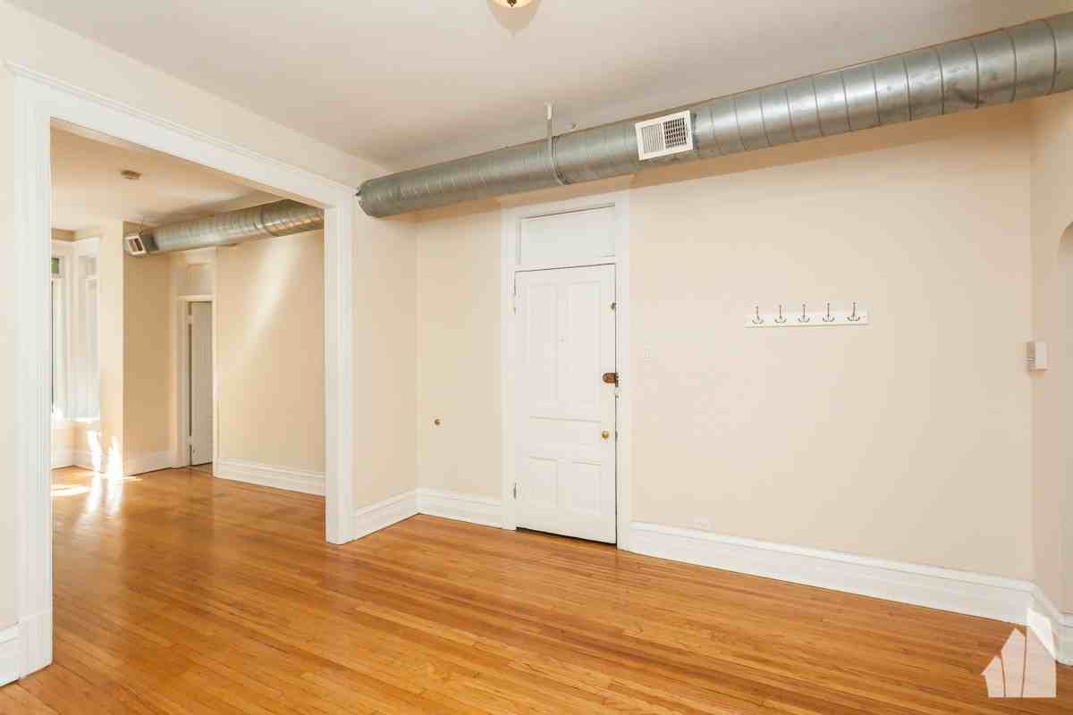 900 W Newport Ave #2 - Photo 7 of 19