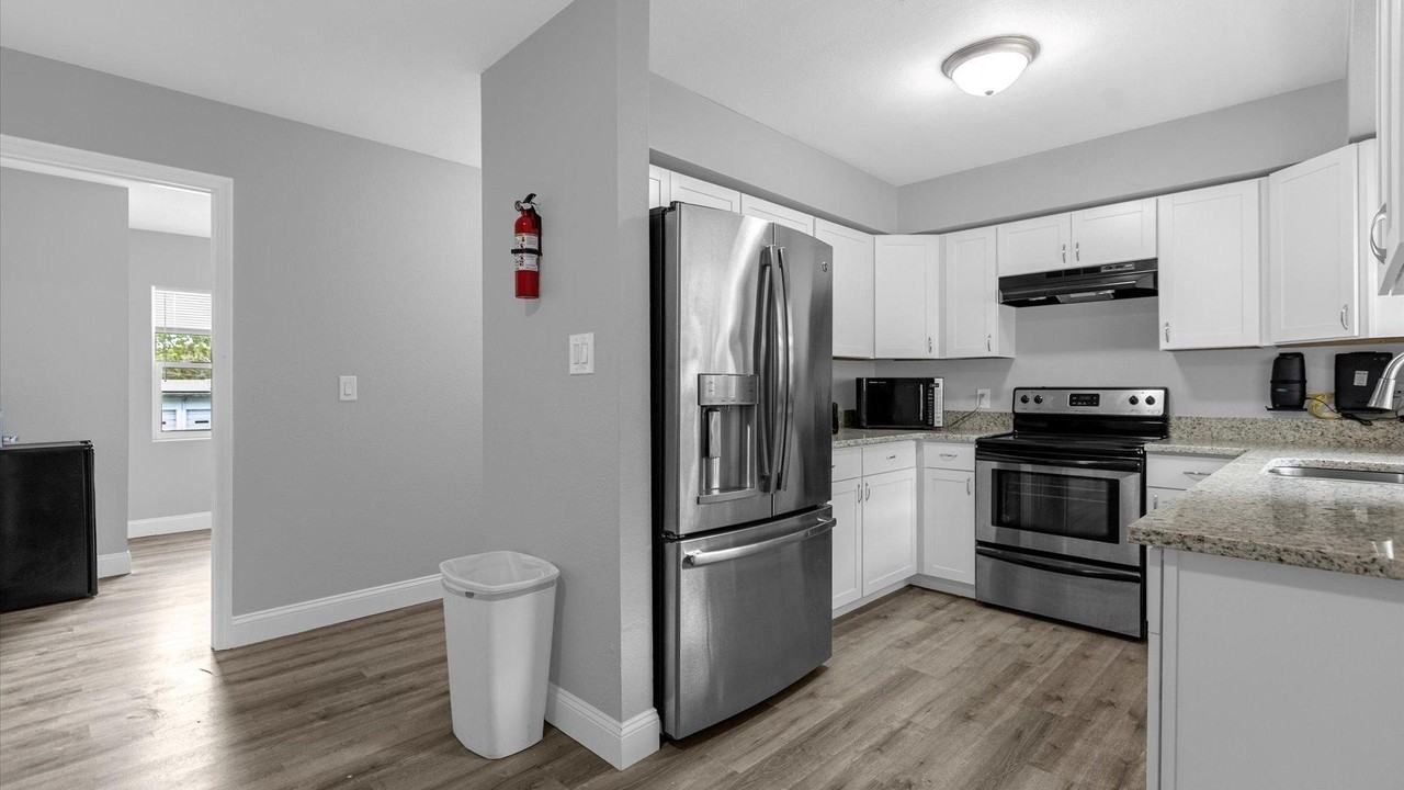 Ambassador Dr - Photo 4 of 11