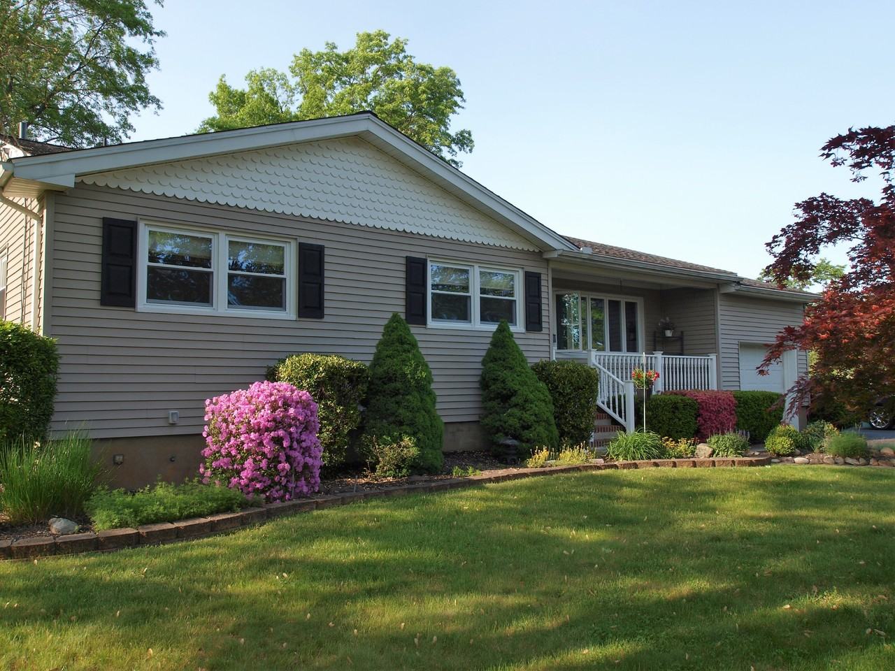 26 Hearle Dr - Photo 2 of 20
