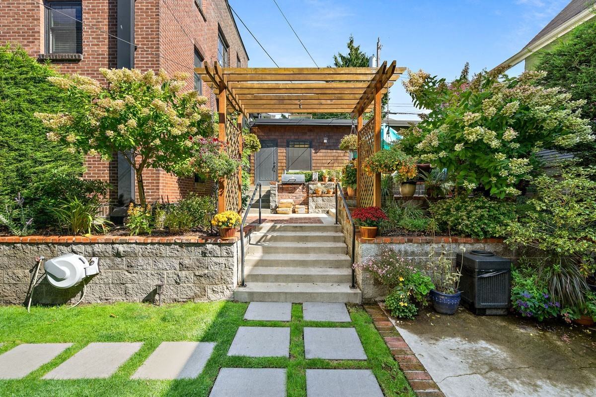 East Highland Apartments - Photo 3 of 9