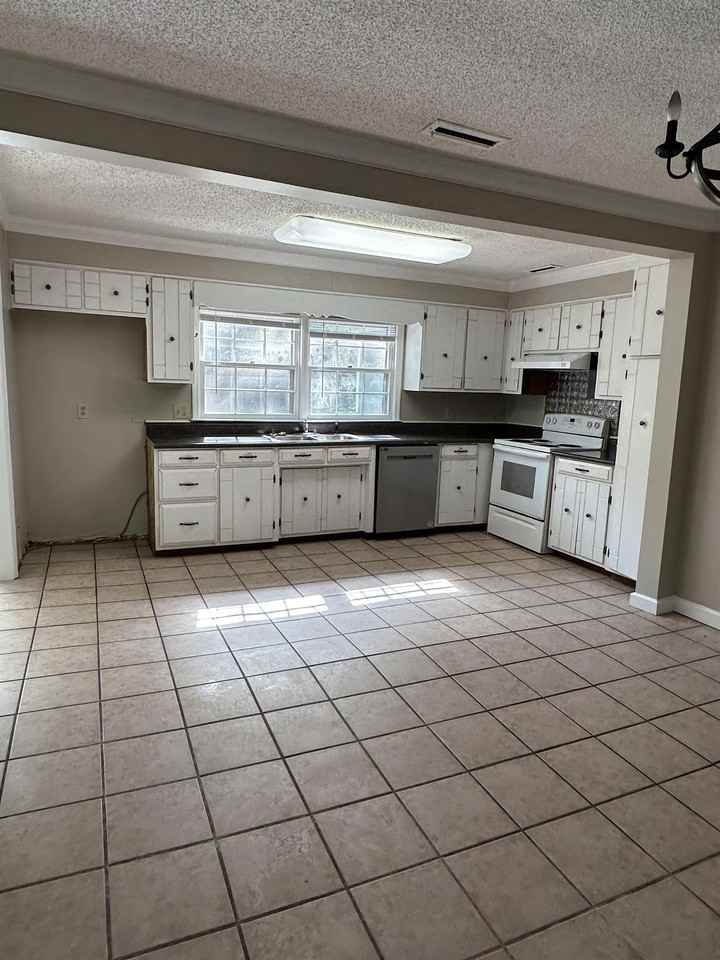 2409 Thornhill Rd #1 - Photo 6 of 16