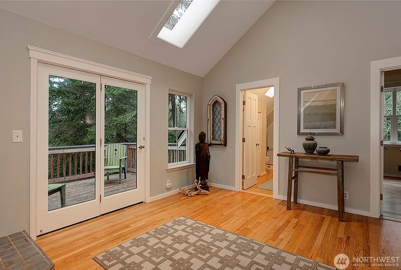 8174 Hansen Rd Ne - Photo 3 of 16