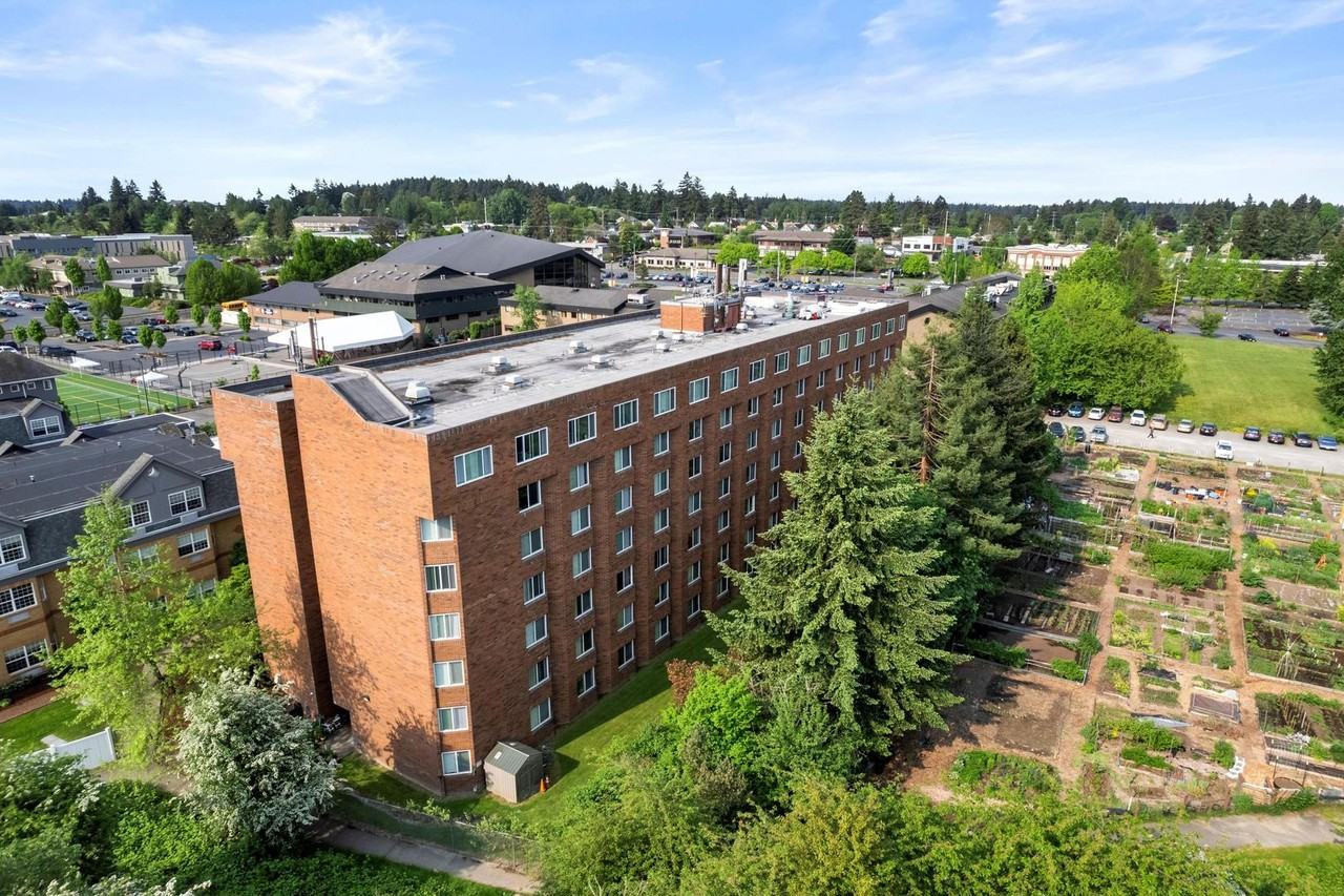 Life Manor Parkside - Photo 2 of 16