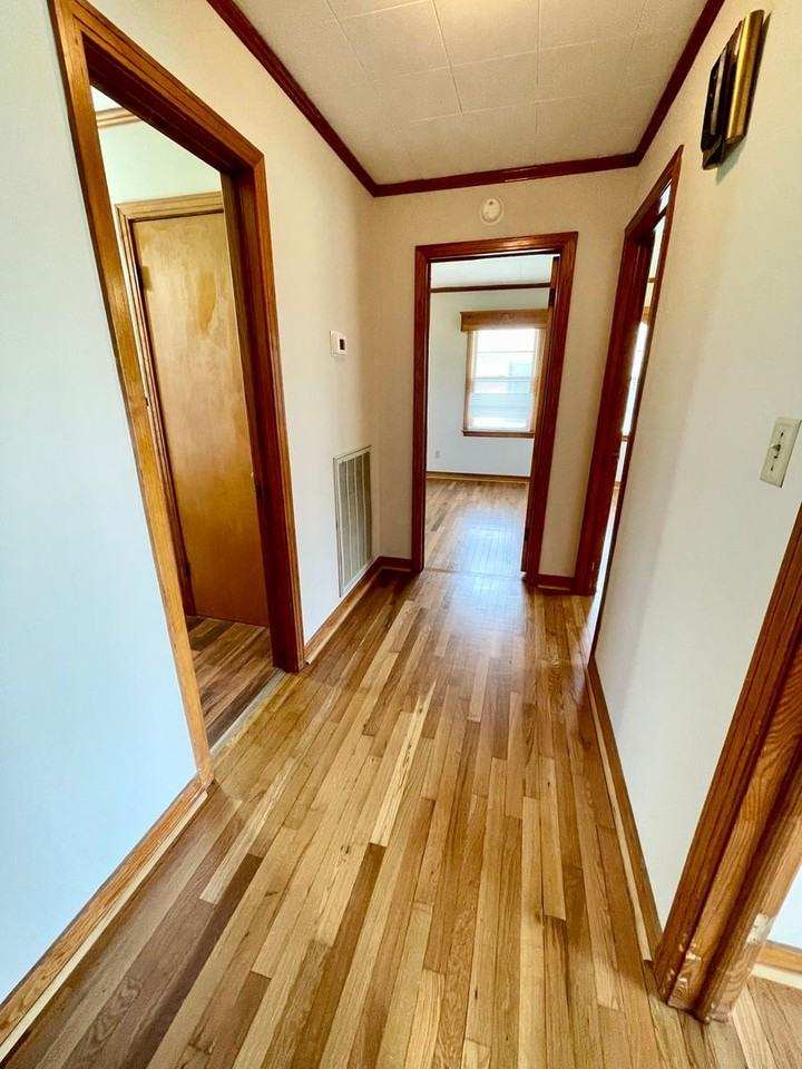 703 Meadowview St - Photo 5 of 17
