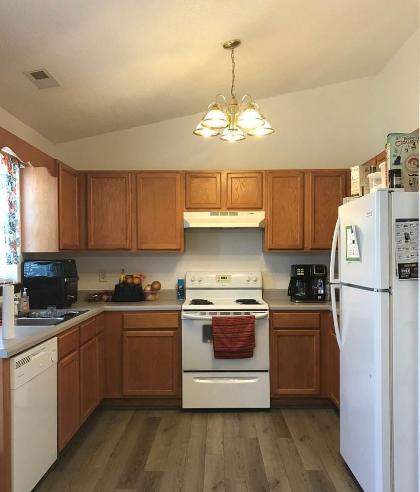 134 Wheaton Dr - Photo 3 of 17