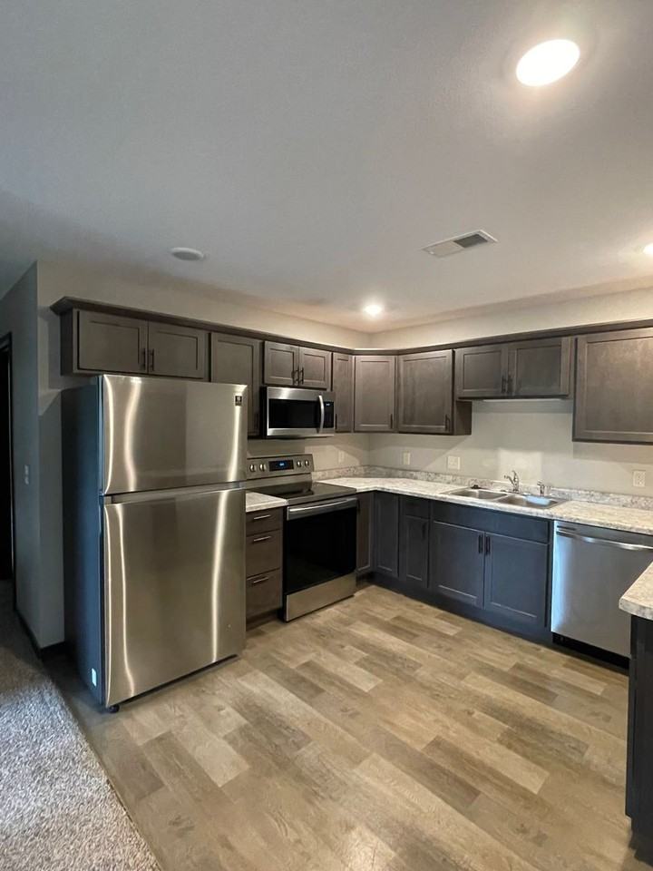 Prairie Lane Apartments - Photo 3 of 26