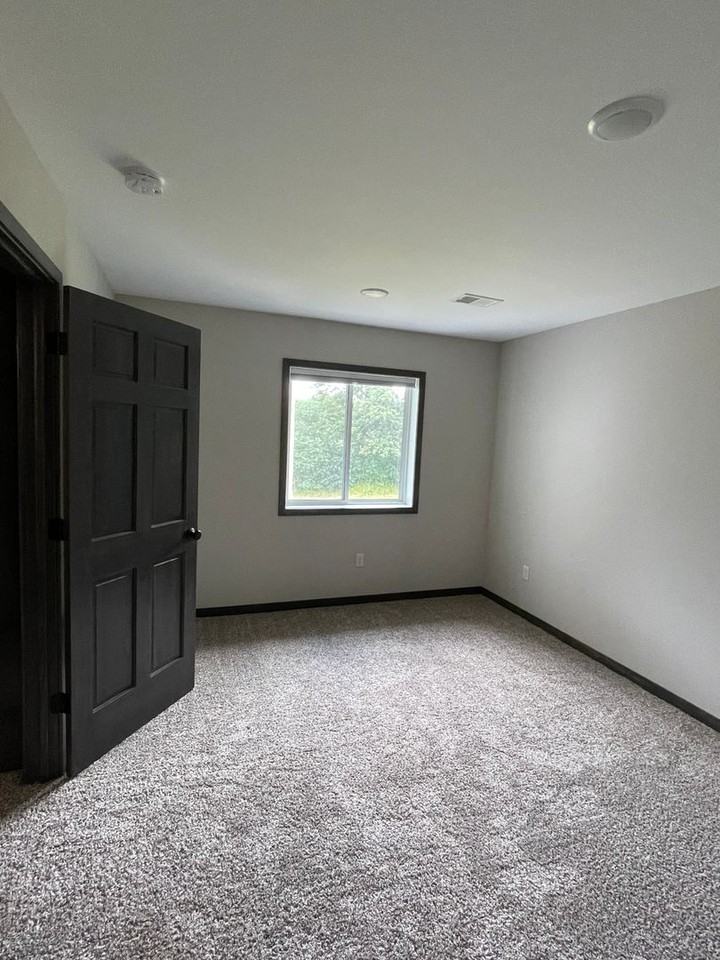 Prairie Lane Apartments - Photo 7 of 26