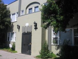 featured image of 1122 Gladys Ave