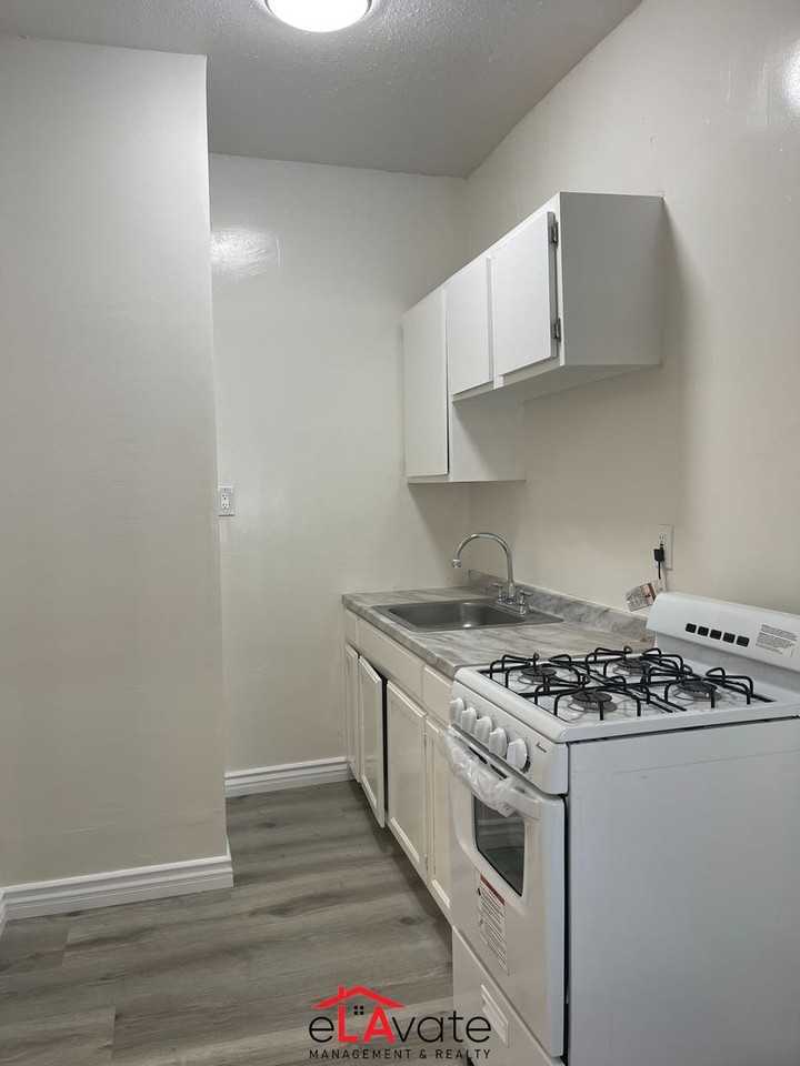 832 Fedora St. - Photo 5 of 10