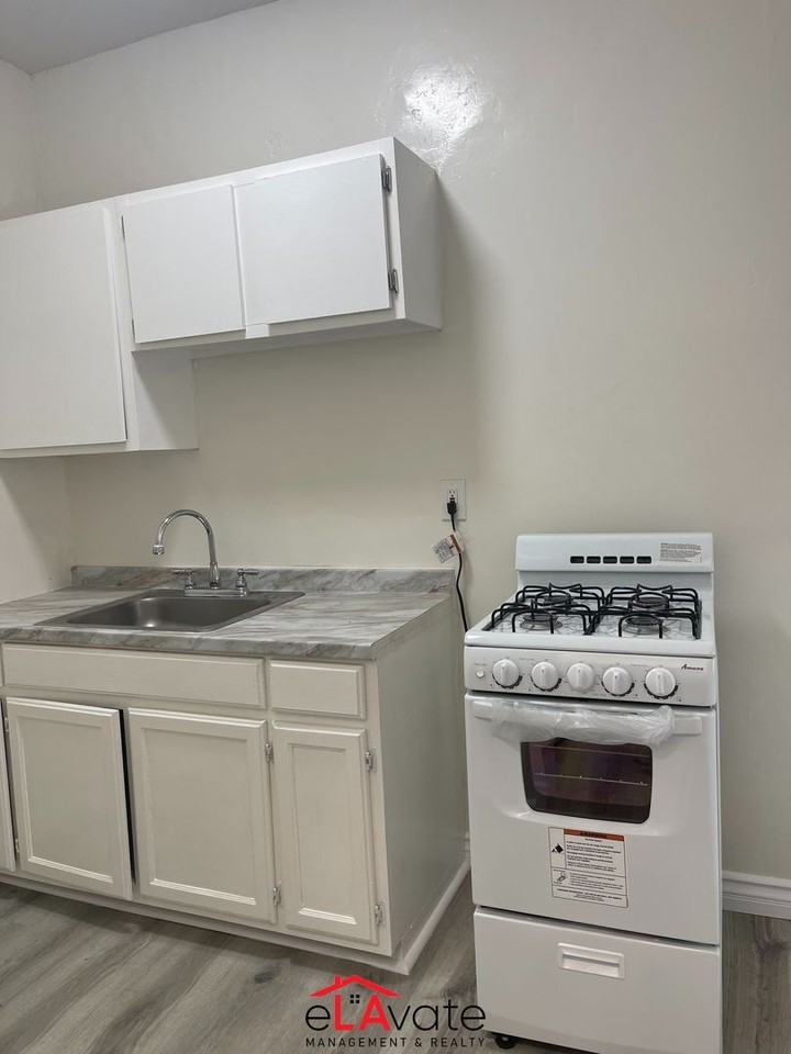 832 Fedora St. - Photo 6 of 10