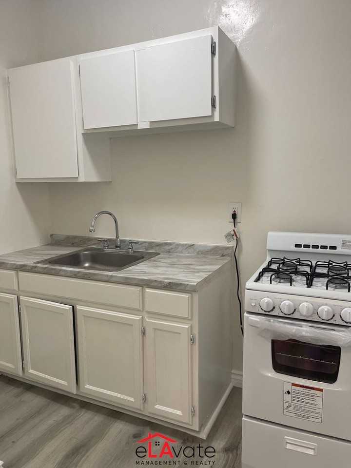 832 Fedora St. - Photo 7 of 10