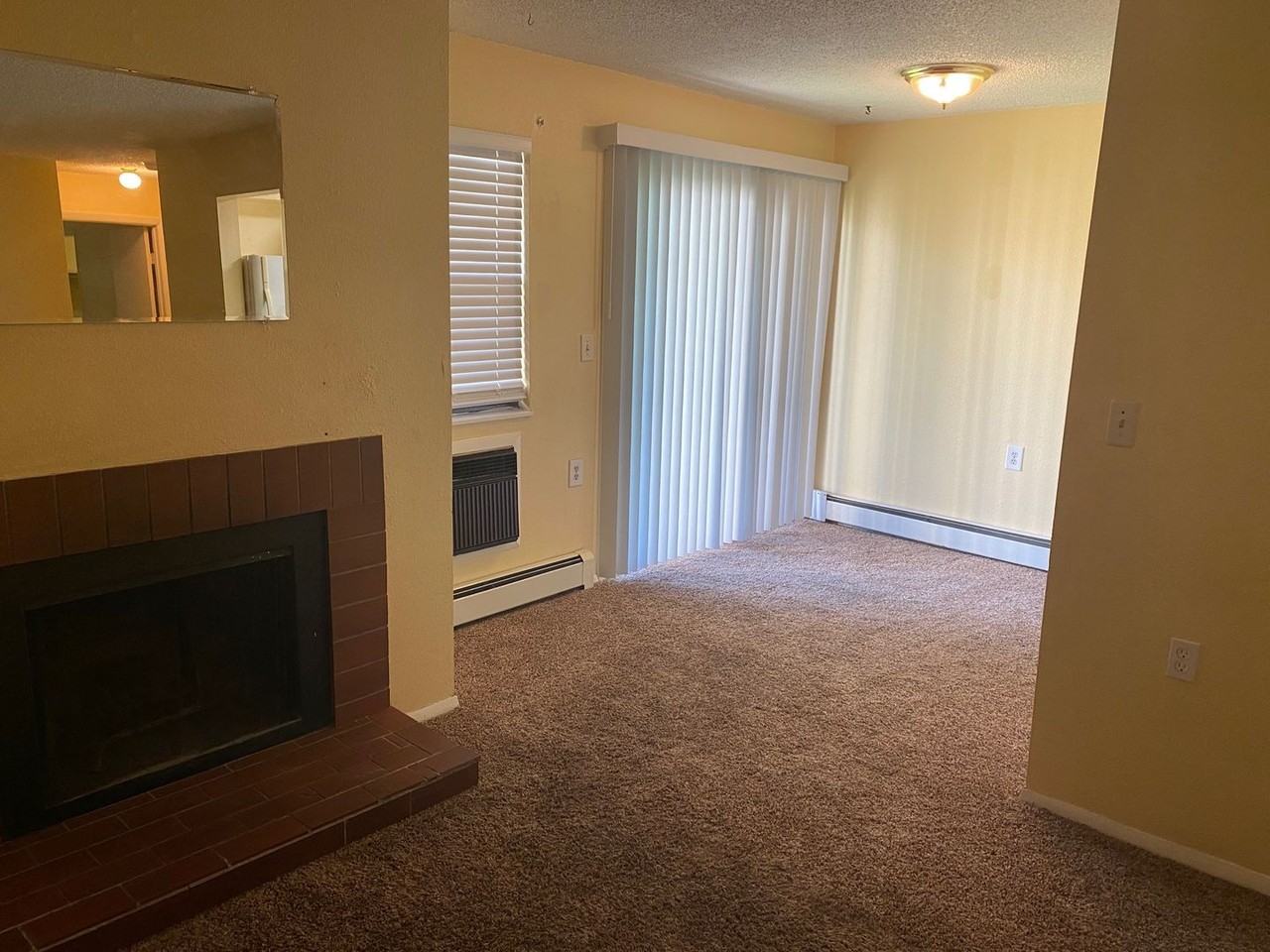 512 E Monroe Dr - Photo 2 of 17