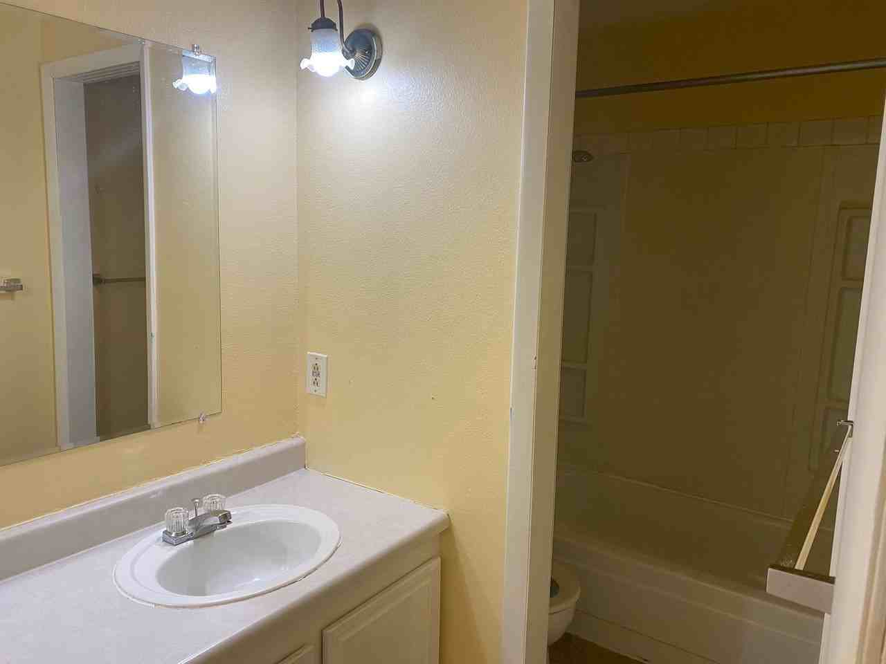 512 E Monroe Dr - Photo 4 of 17