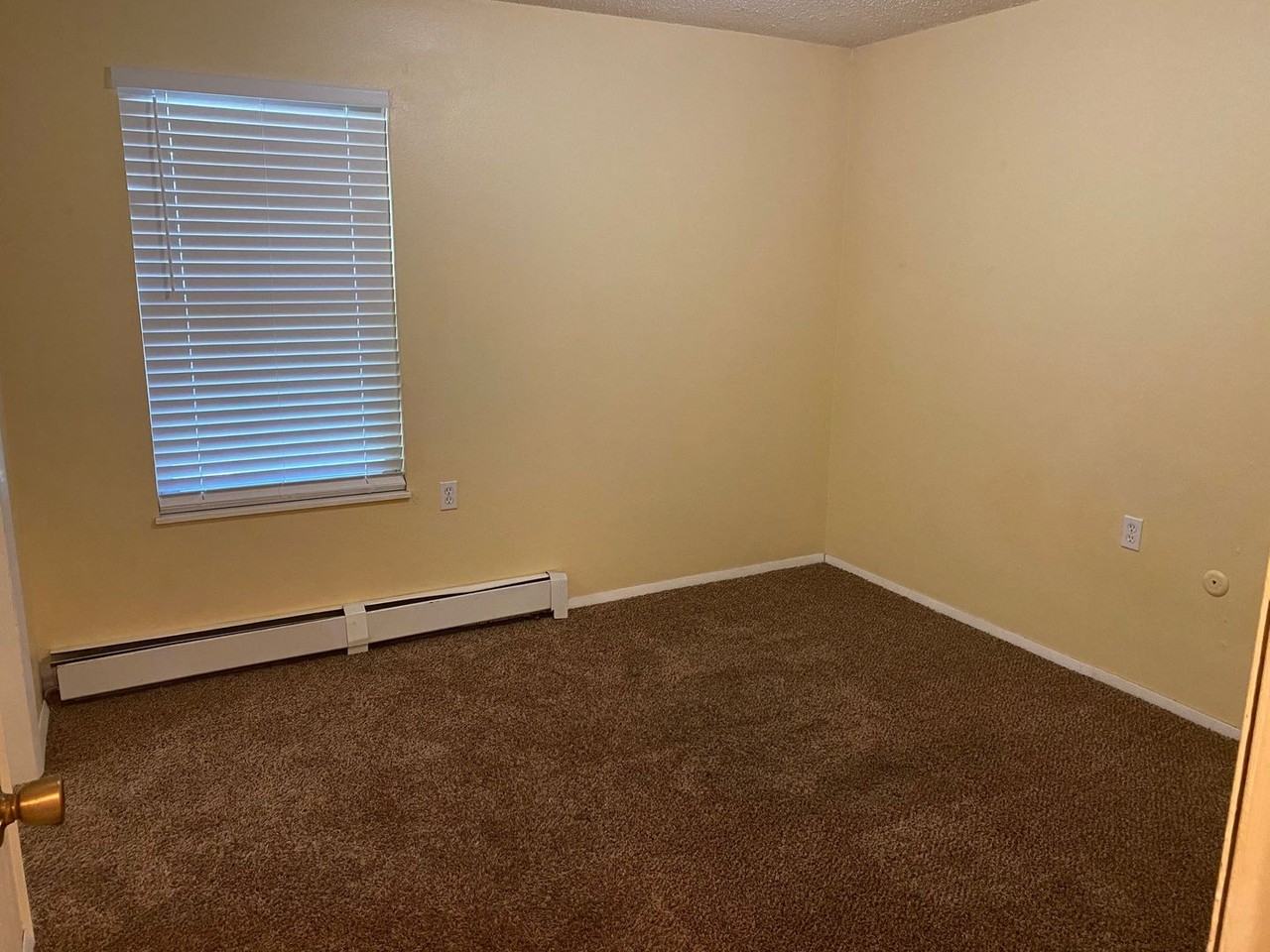 512 E Monroe Dr - Photo 5 of 17