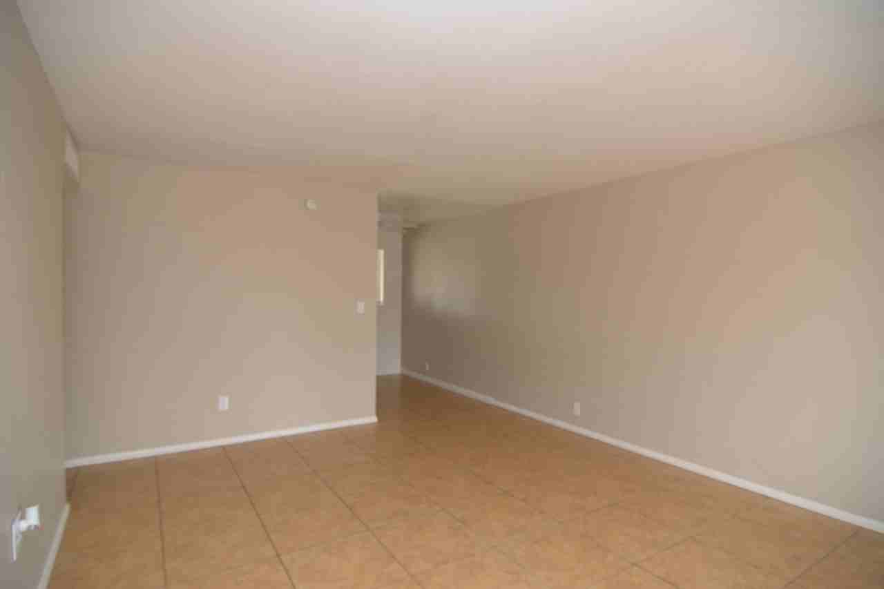 5610 E 36th St - Photo 4 of 13