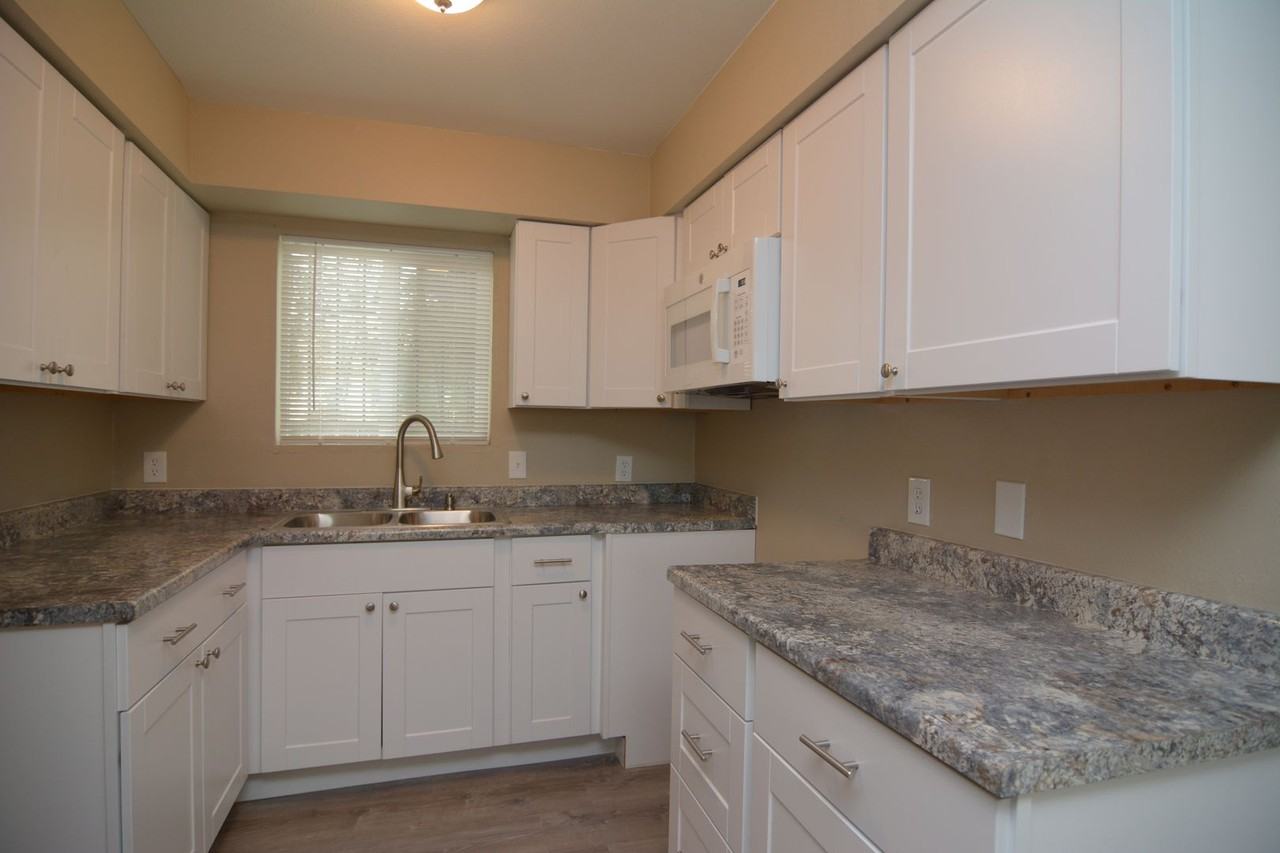 929 N 7th Ave - Photo 6 of 13