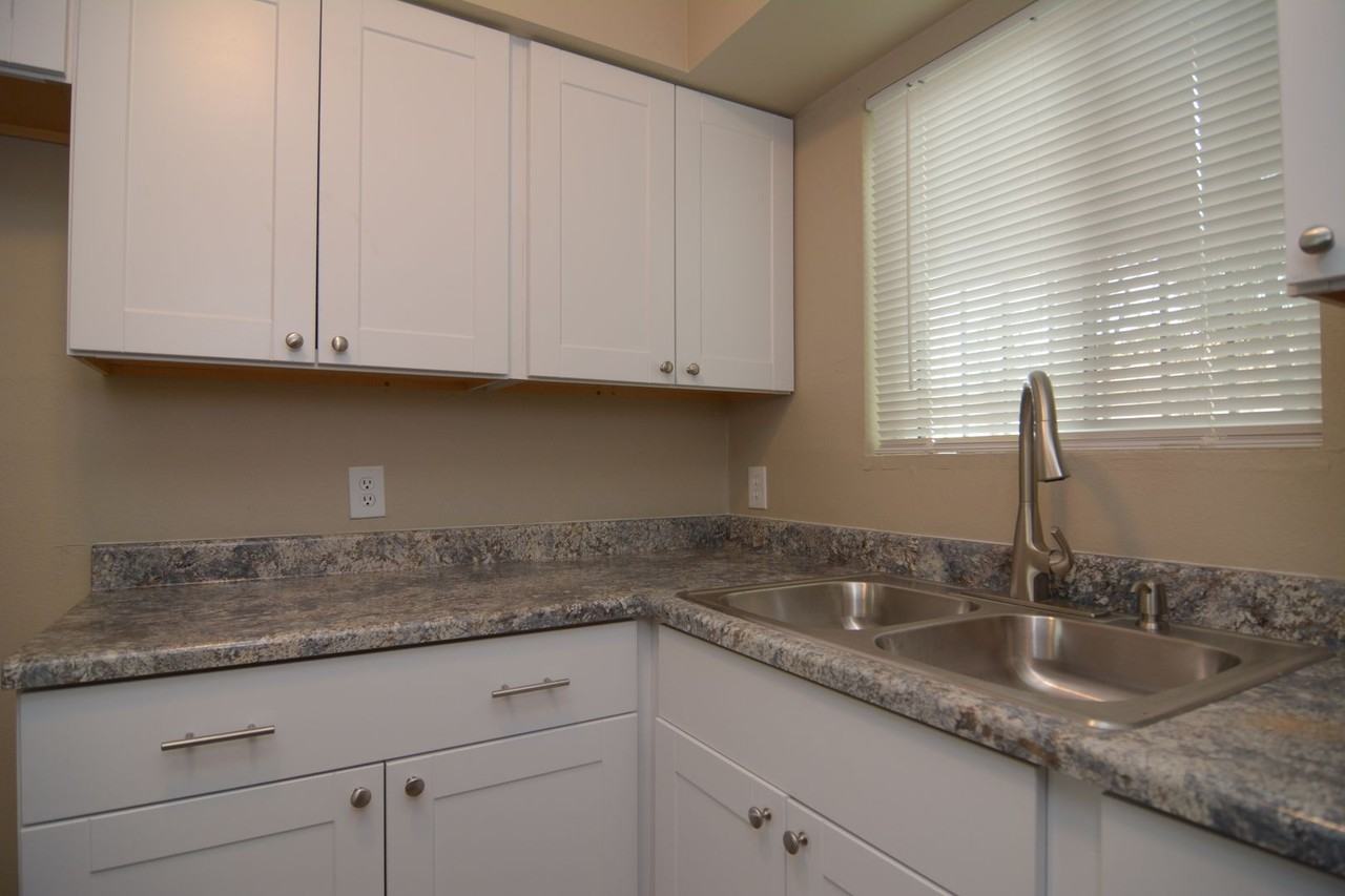 929 N 7th Ave - Photo 7 of 13