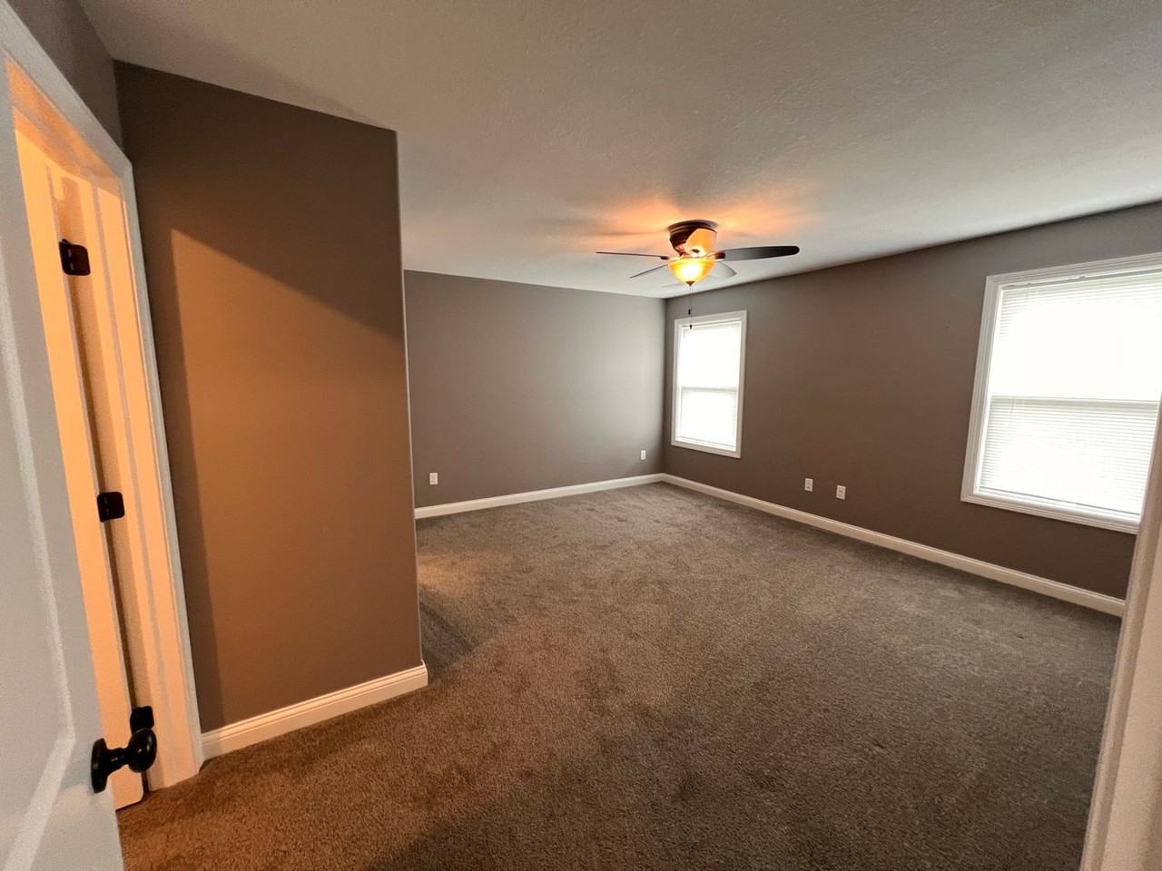 1439 Eagle Ave - Photo 2 of 14