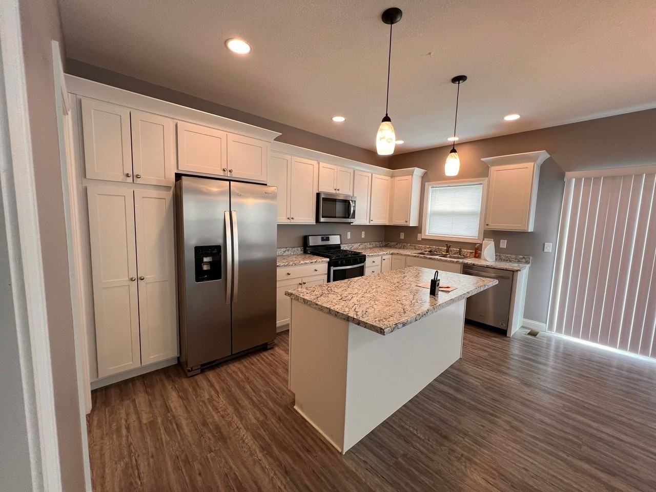 1439 Eagle Ave - Photo 3 of 14