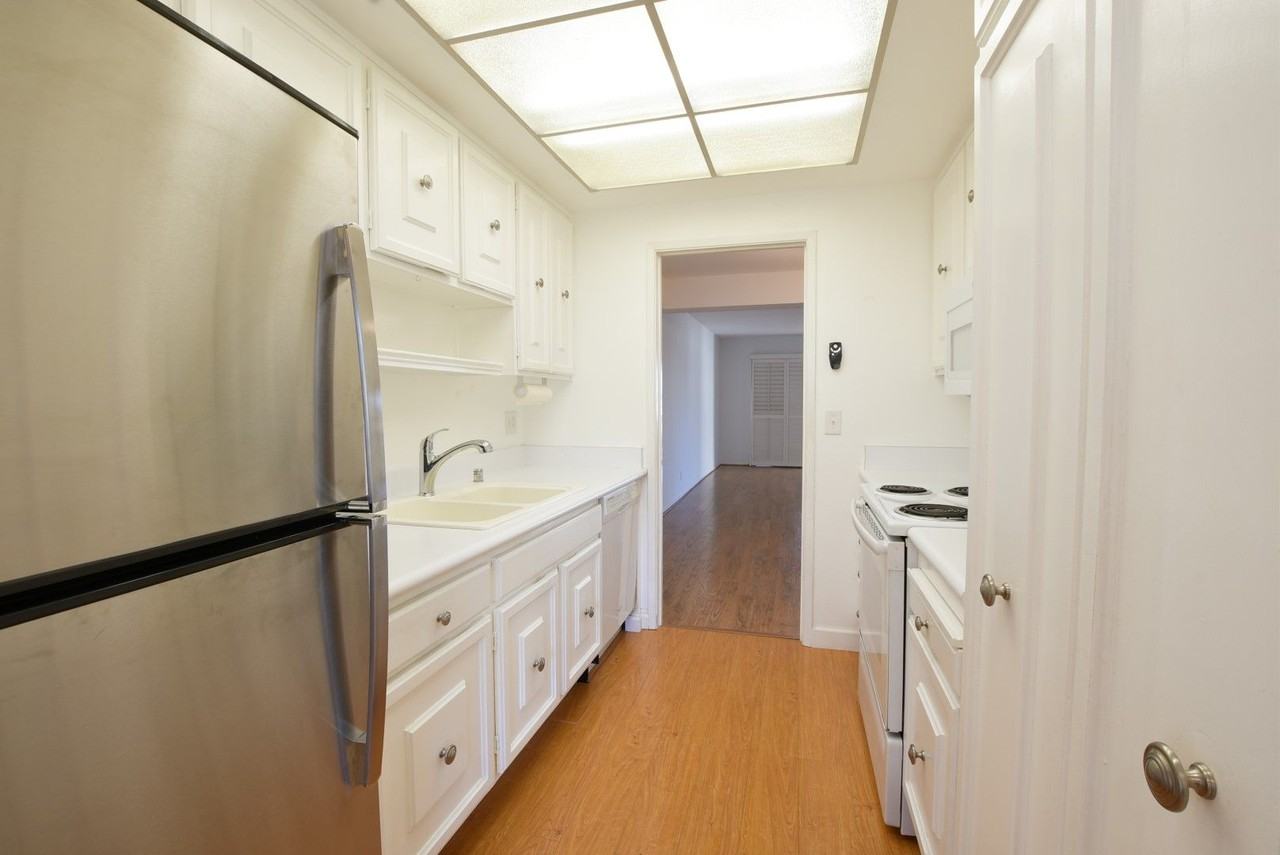 5493 Cribari Bnd - Photo 4 of 16