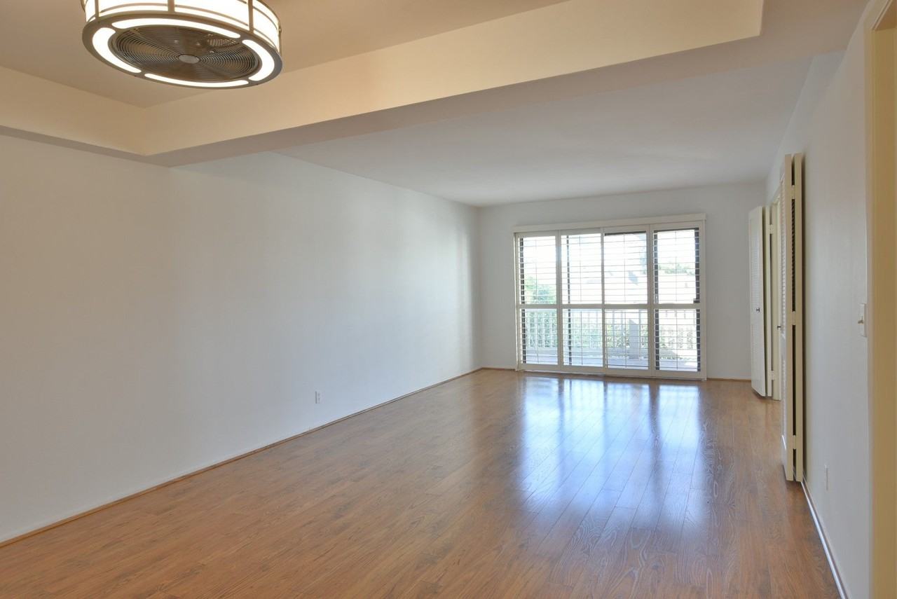 5493 Cribari Bnd - Photo 7 of 16