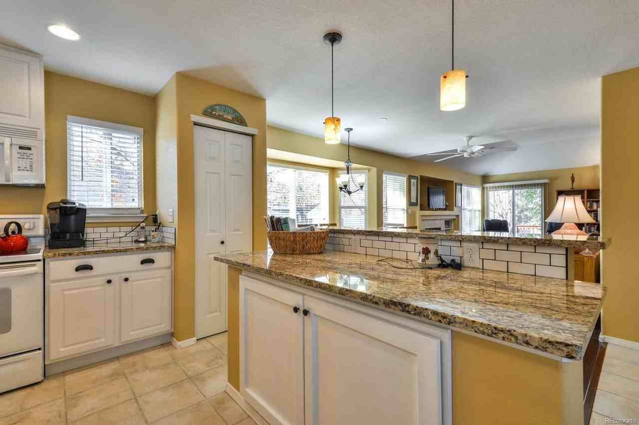 304 Medina Ct - Photo 2 of 7