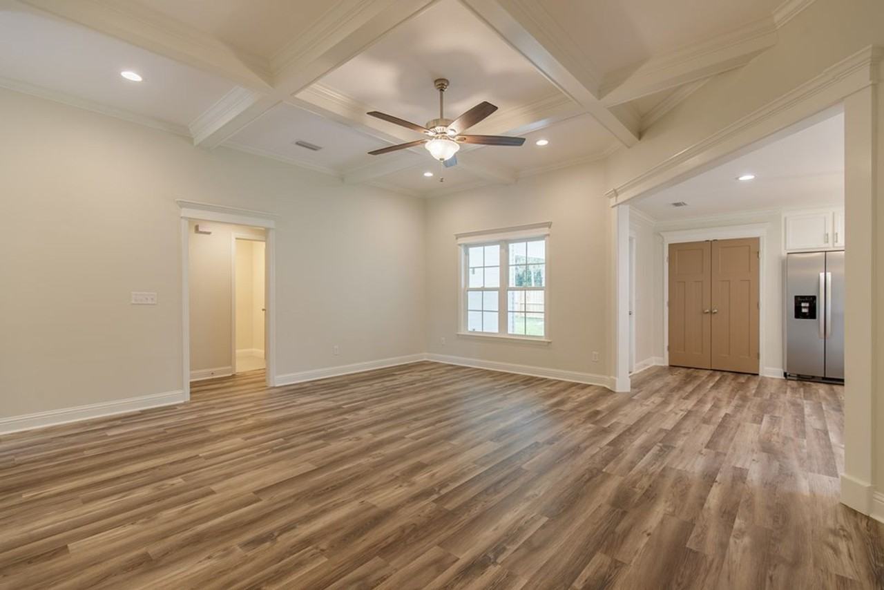 5670 Clydetta Dr - Photo 3 of 28