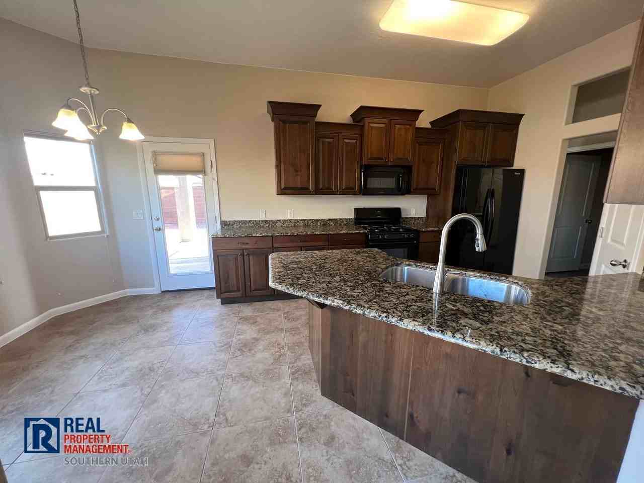 2777 E 410 N - Photo 3 of 11