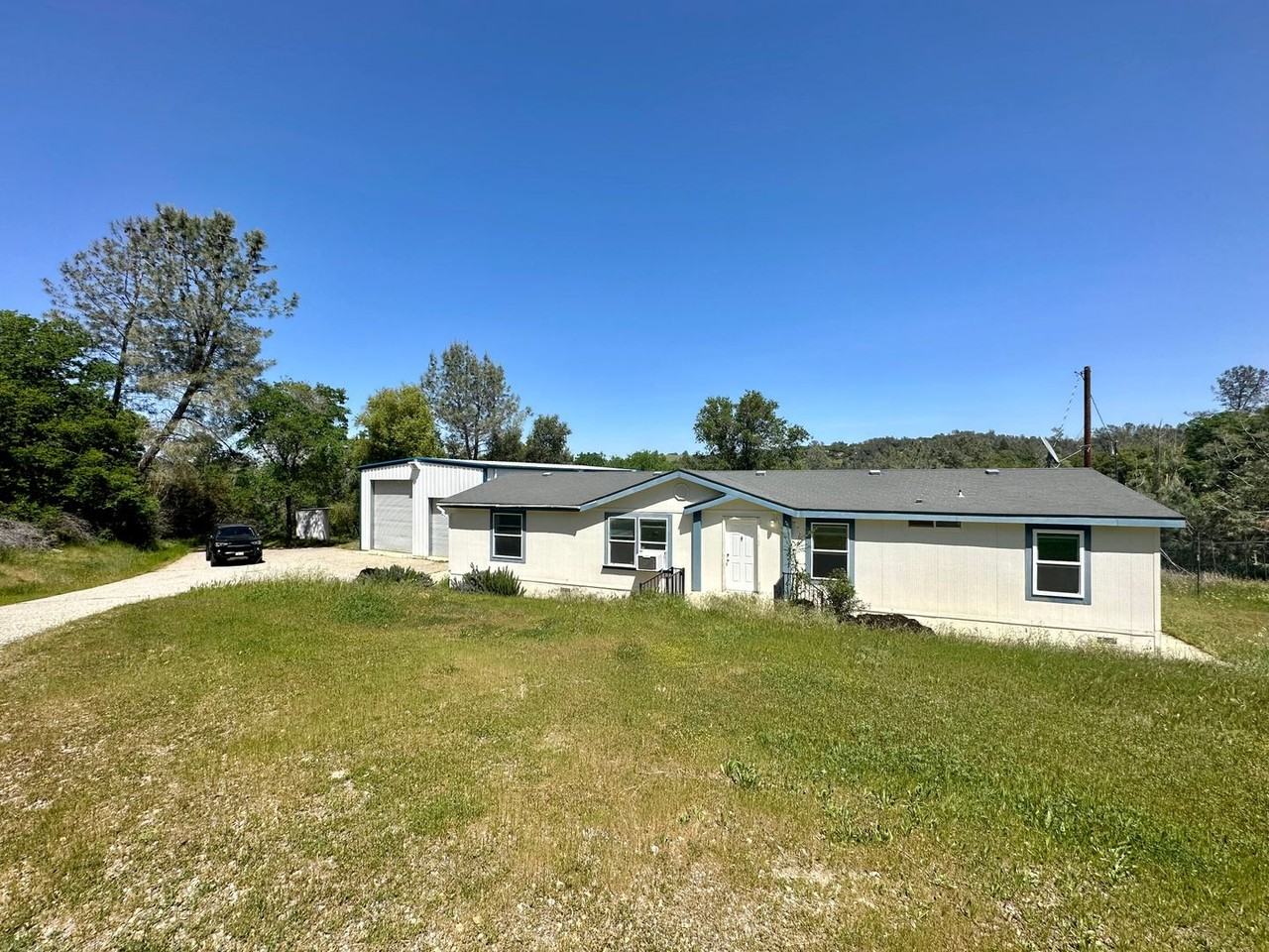 10137 Melody Rd - Photo 2 of 24