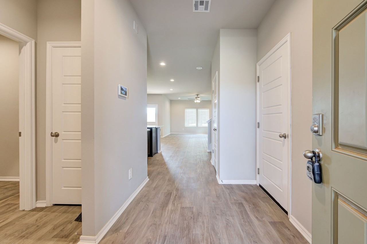10516 Nw 24th St - Photo 5 of 42
