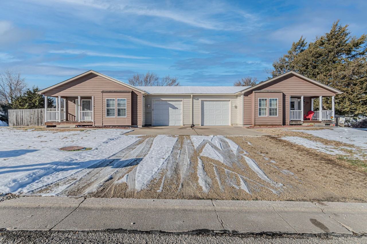 503 Layton Ln - Photo 2 of 32