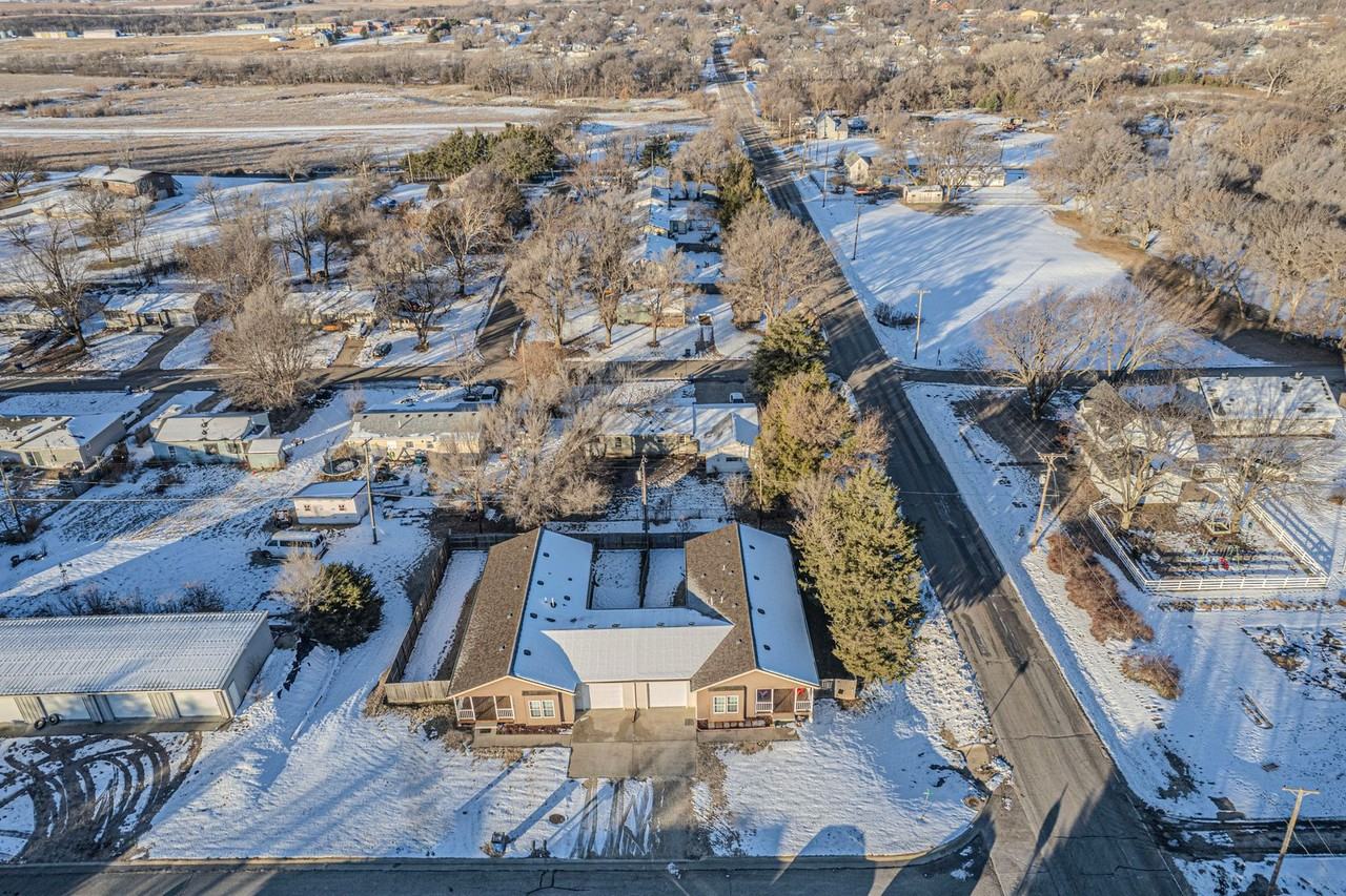 503 Layton Ln - Photo 3 of 32