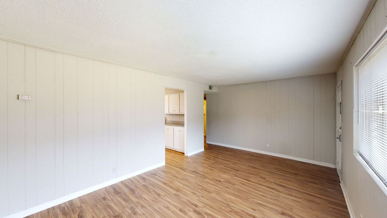 Pinopolis Apartments - Photo 4 of 8