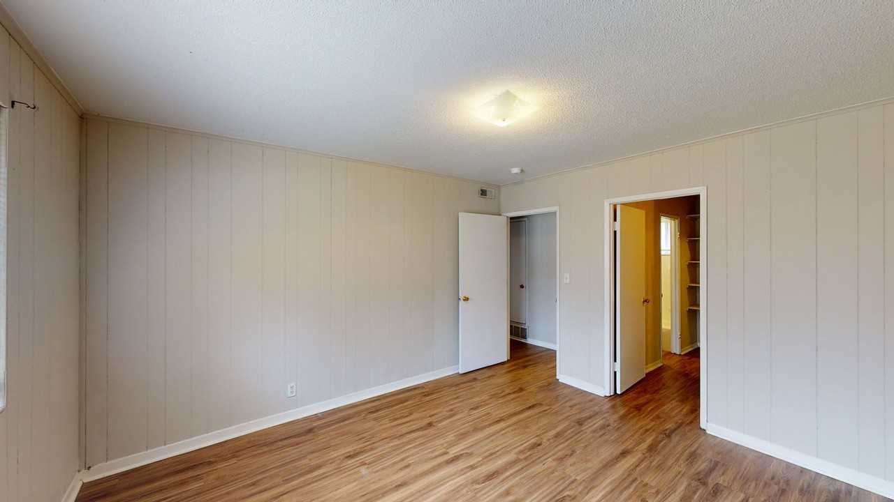 Pinopolis Apartments - Photo 5 of 8