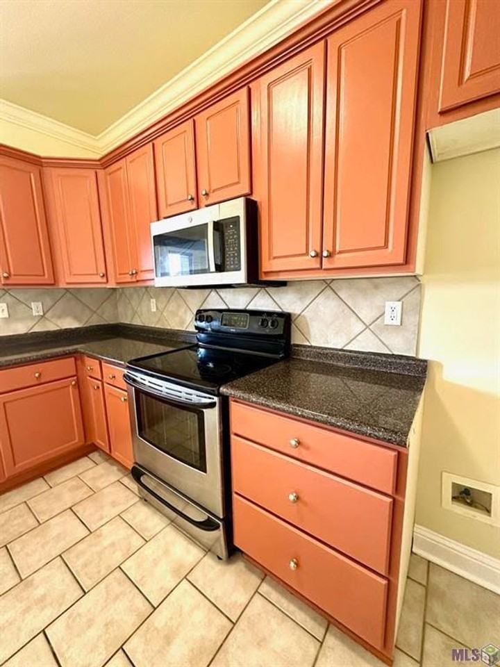 18163 Pinehurst Dr - Photo 3 of 18