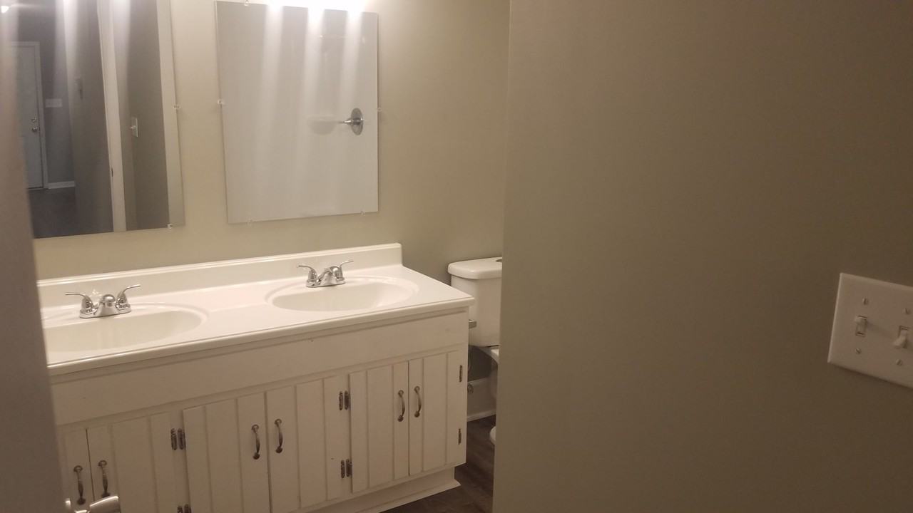 4 Lakeland Ct - Photo 3 of 12