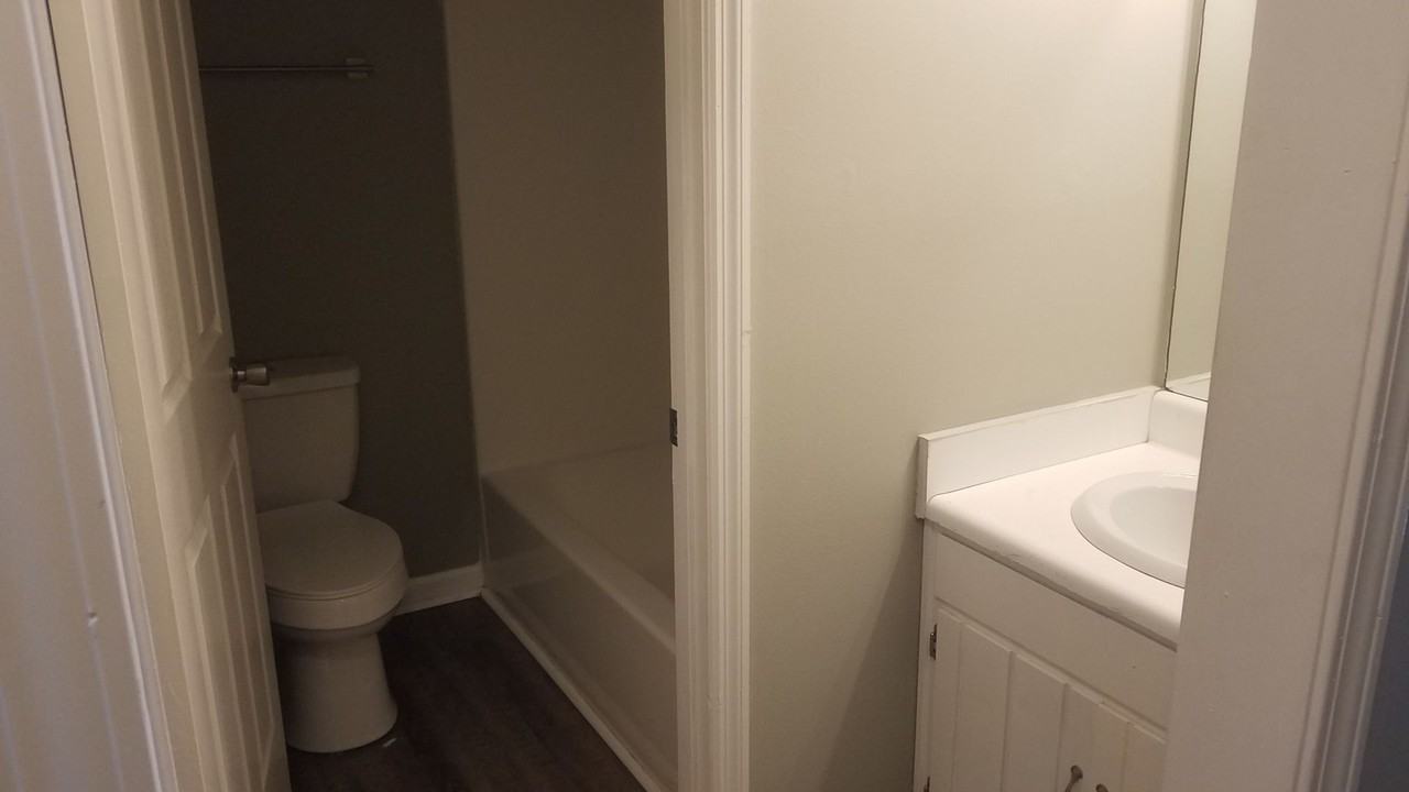 4 Lakeland Ct - Photo 4 of 12