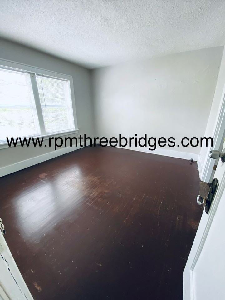 5444 Beacon - Photo 2 of 10