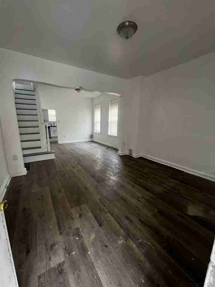 1439 S Paxon St - Photo 3 of 10