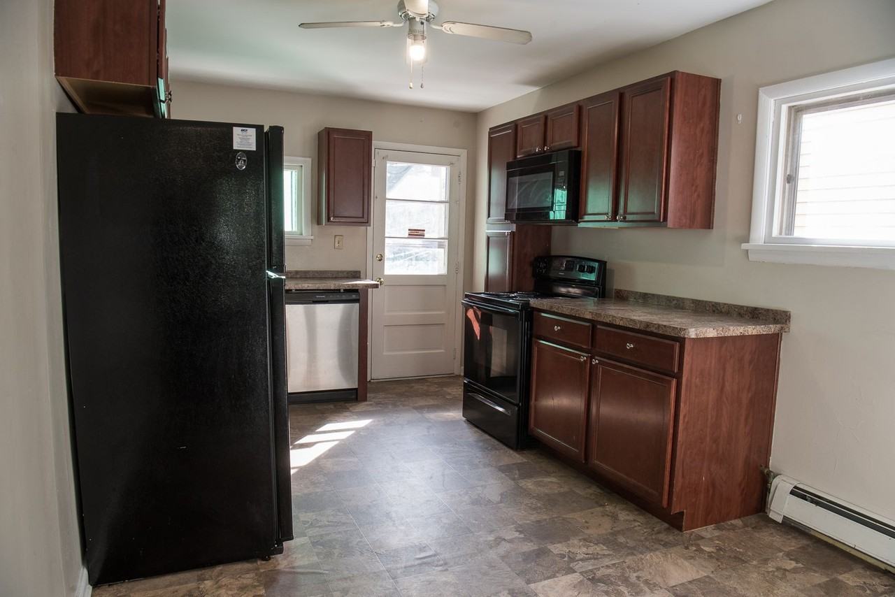 1105 N 2nd St - Photo 3 of 24