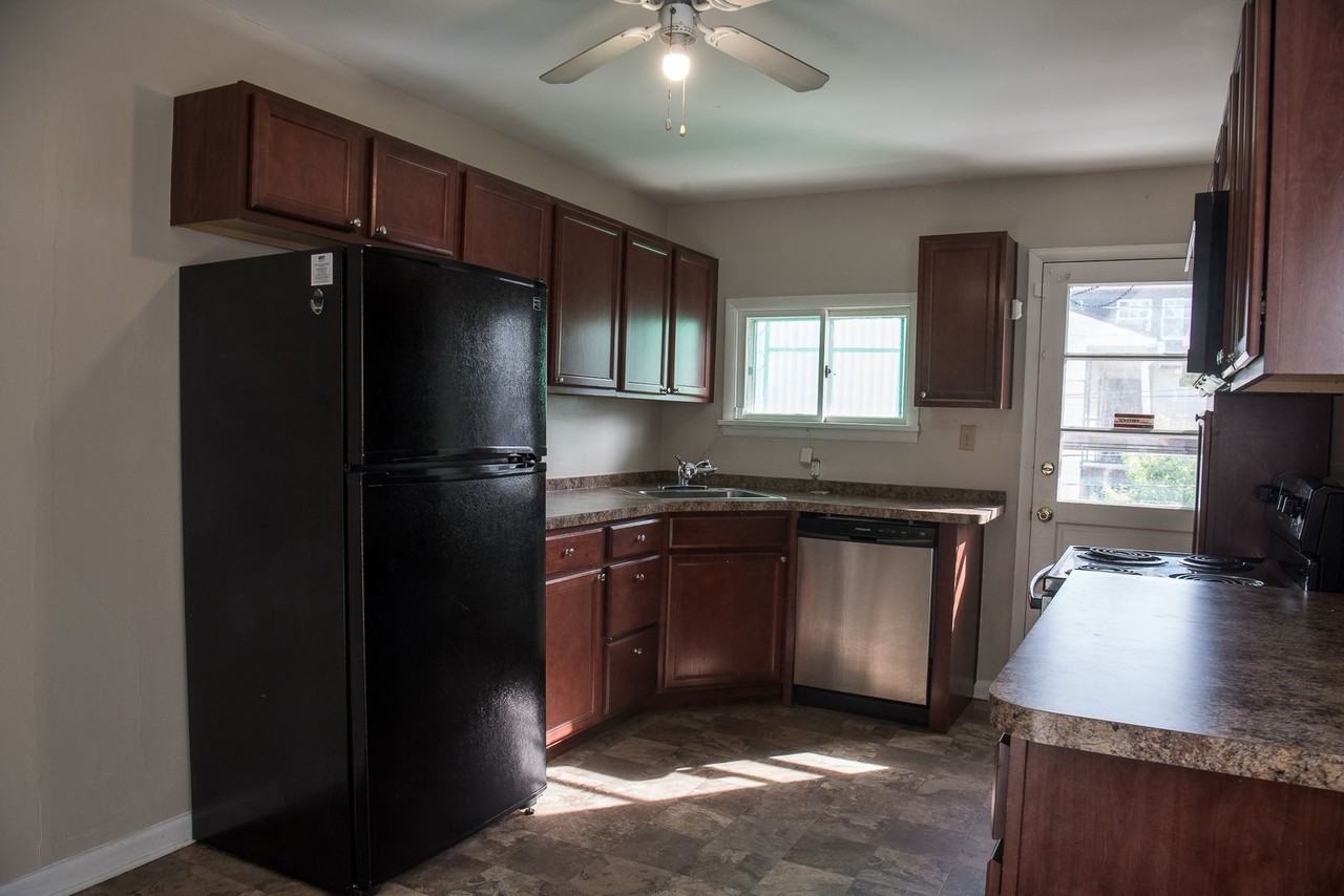 1105 N 2nd St - Photo 4 of 24