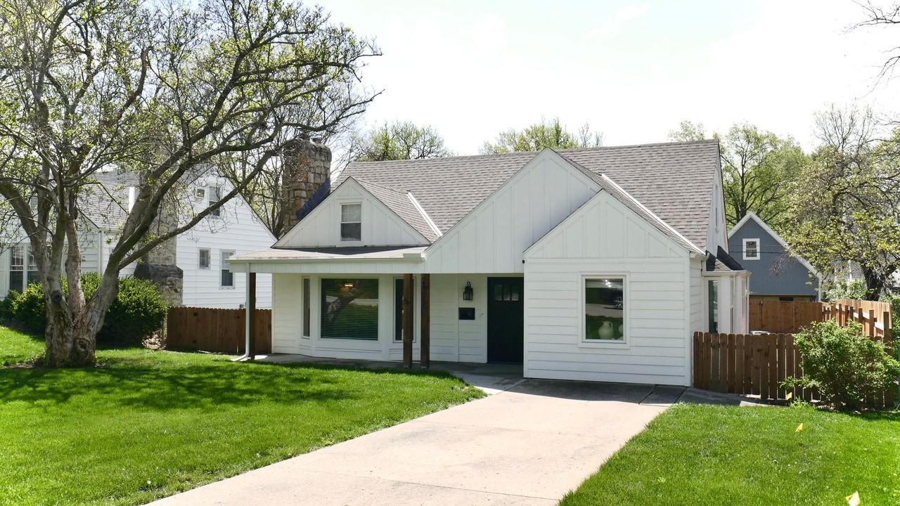 2913 W 50th Ter - Photo 2 of 14